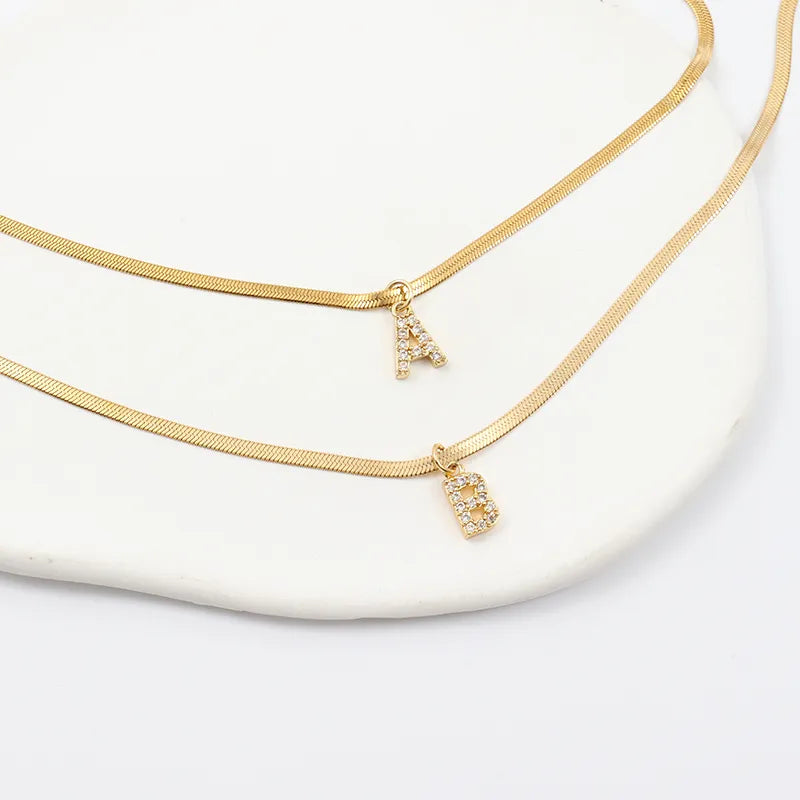 Collana a spina di pesce Melly® con iniziale e zirconi