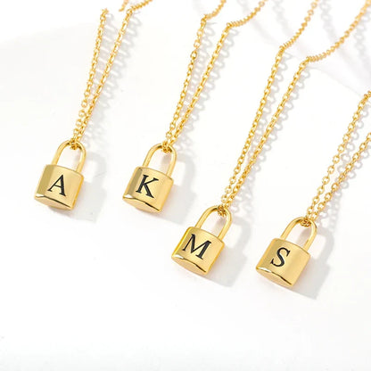 Collana Ellie® con iniziale e lucchetto dell'amore placcata oro 14K (Set)